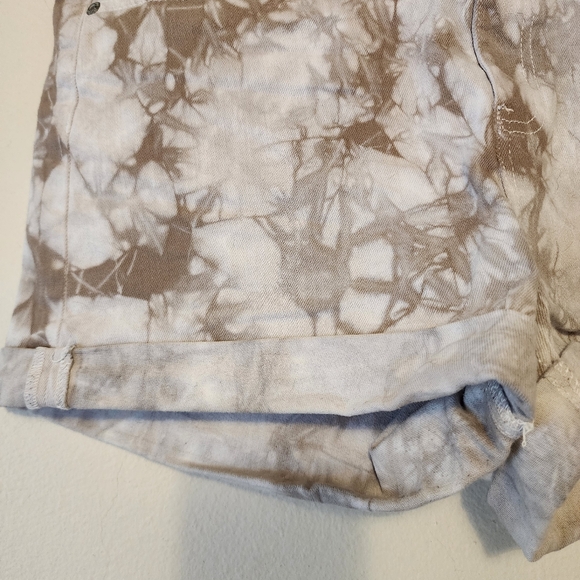 DICKIES Cream Tan Tie Dye Denim Shorts Cuffed Hem Stretchy Festival Size 11 / 30 - Picture 3 of 16